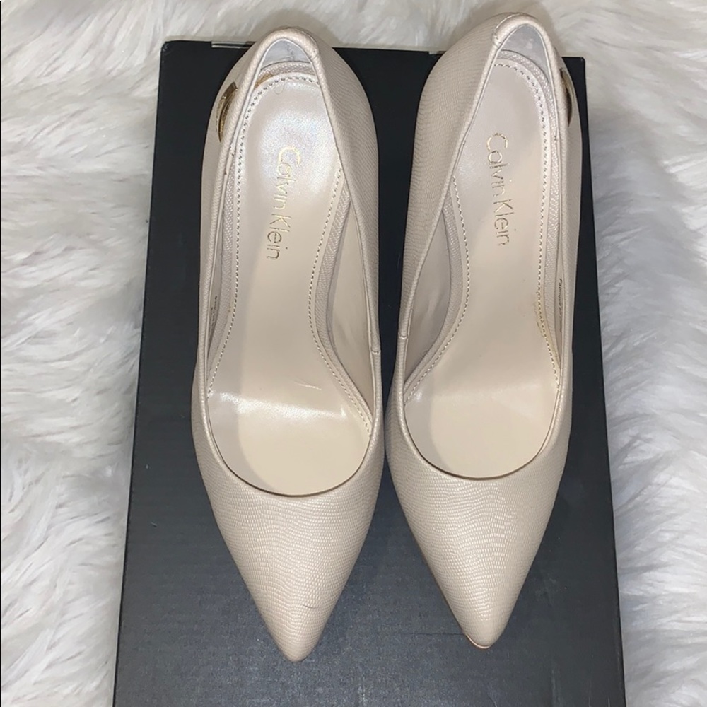 Size 4.5 Nude Calvin Klein Chunky Pump